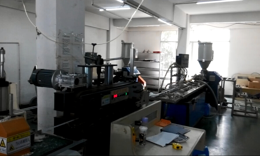 2 Floor PC Cover machine