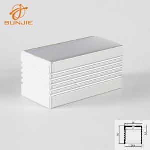 Quality Inspection for Aluminium Square Tile Edge Strip Trim Profiles - China OEM Hot Sale Polished / Anodized Mirror Aluminum Coil /sheet For Led Light And Solar Collector Reflective Material ...